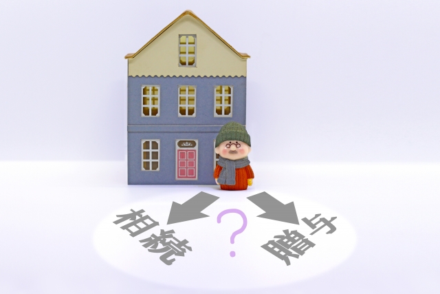 遺贈と贈与の違いとは？契約の有無・相続税か贈与税かの違いを解説